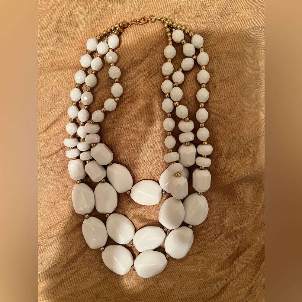 nOir Faux Stone White/Gold Chunky Triple Layer Statement Necklace NWT - Picture 4 of 5